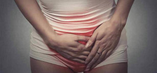 Douleur dans le bas de l'abdomen chez une femme présentant des varices du bassin